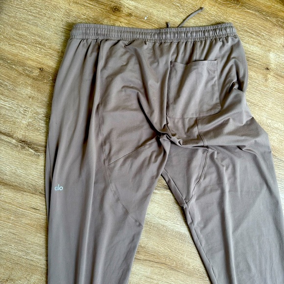 Men’s Alo sweat pants - Picture 1 of 3